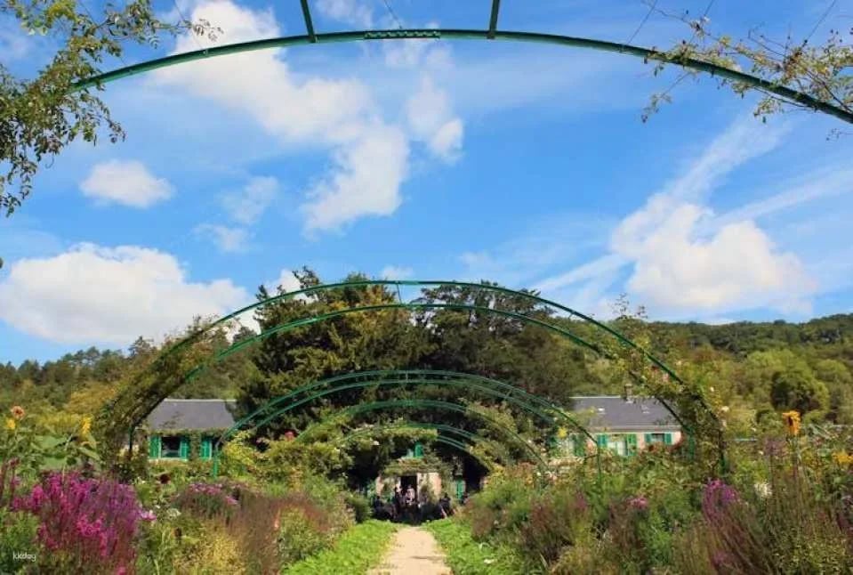 Visit Monet’s Giverny and Versailles in one day