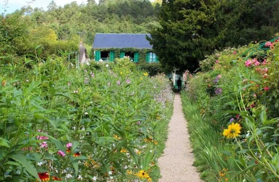 Visit Monet’s Giverny and Versailles in one day