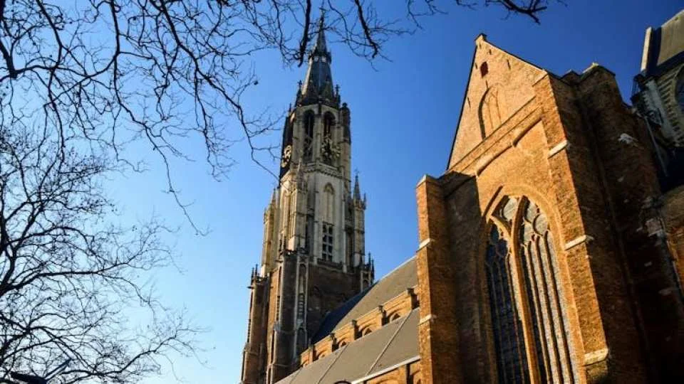 Self-guided Discovery Walk in Delft secret alleys and blue ceramics