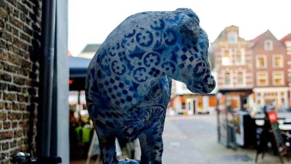 Self-guided Discovery Walk in Delft secret alleys and blue ceramics