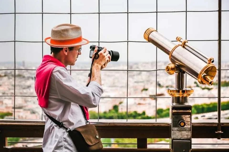 Eiffel Tower Guided Tour with Optional Access to the Summit