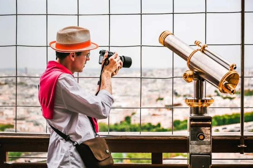Eiffel Tower Guided Tour with Optional Access to the Summit
