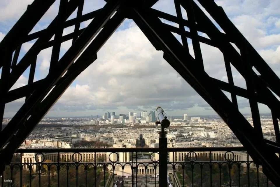 Eiffel Tower Guided Tour with Optional Access to the Summit