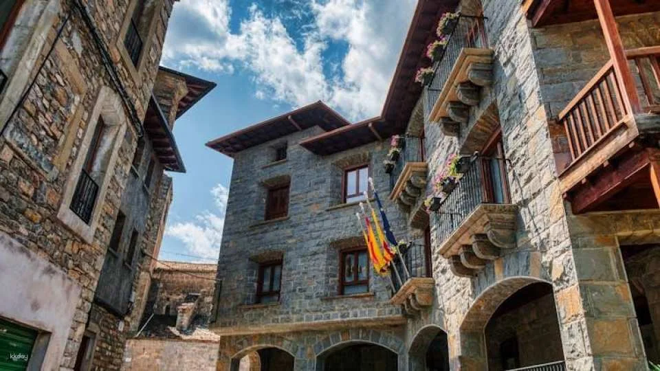 Day trip to three towns in Ordesa National Park from Zaragoza