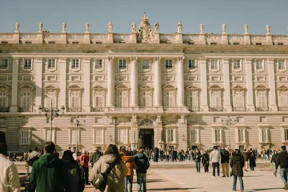Historic Madrid guided walking tour with virtual reality
