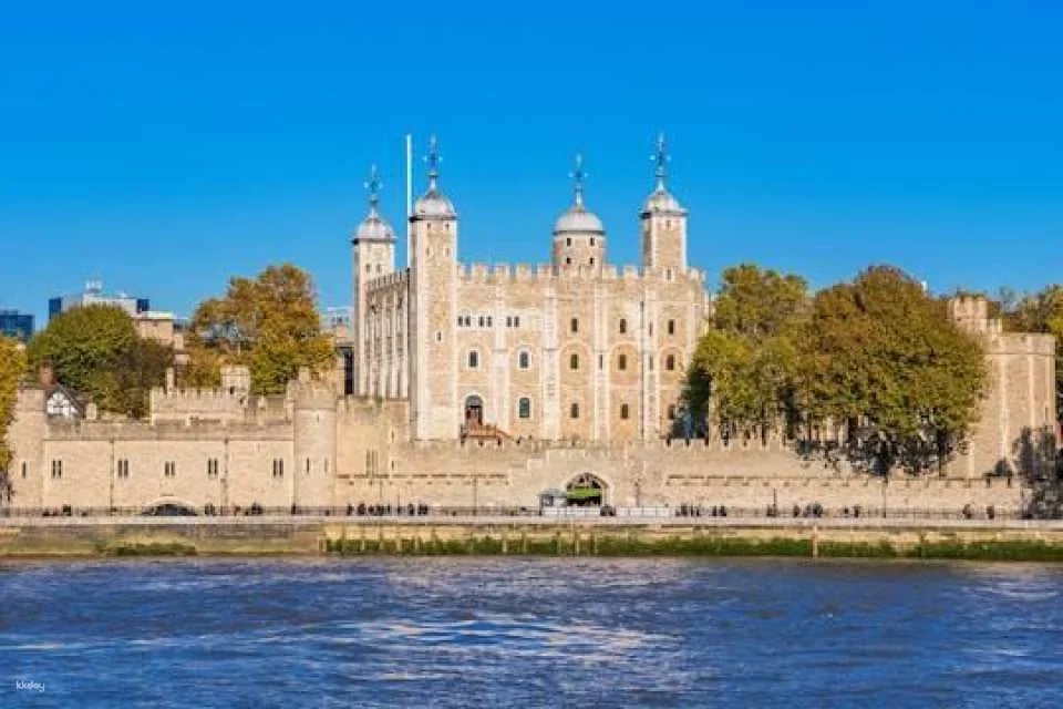 Tower of London early access with Beefeater Opening Ceremony