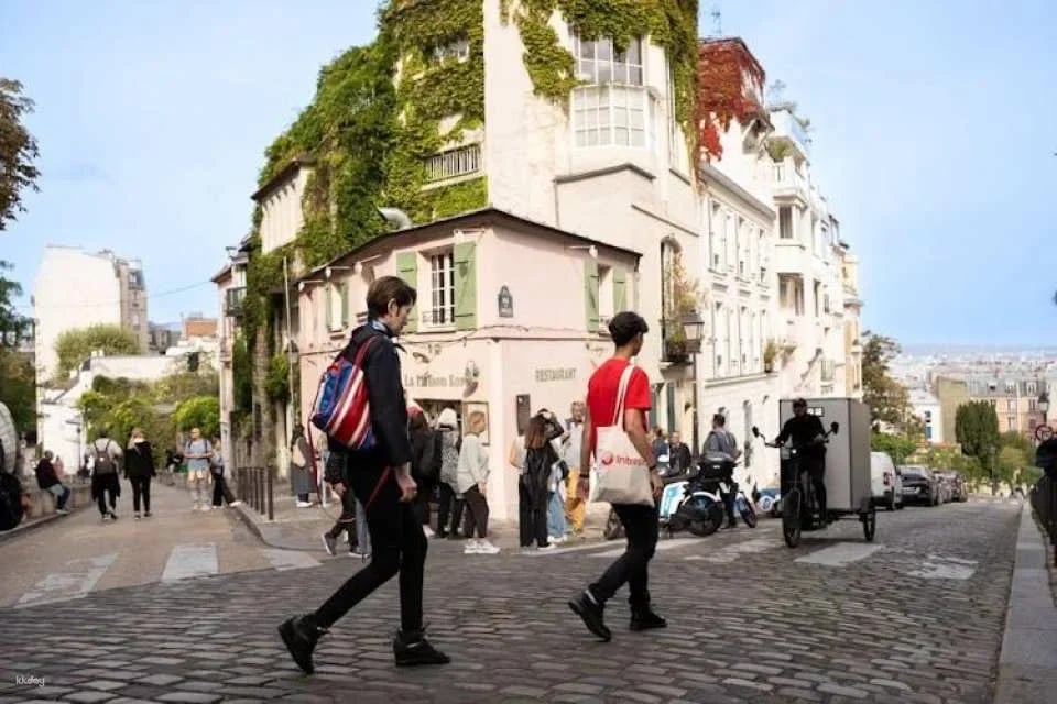 Paris hidden Montmartre guided tour