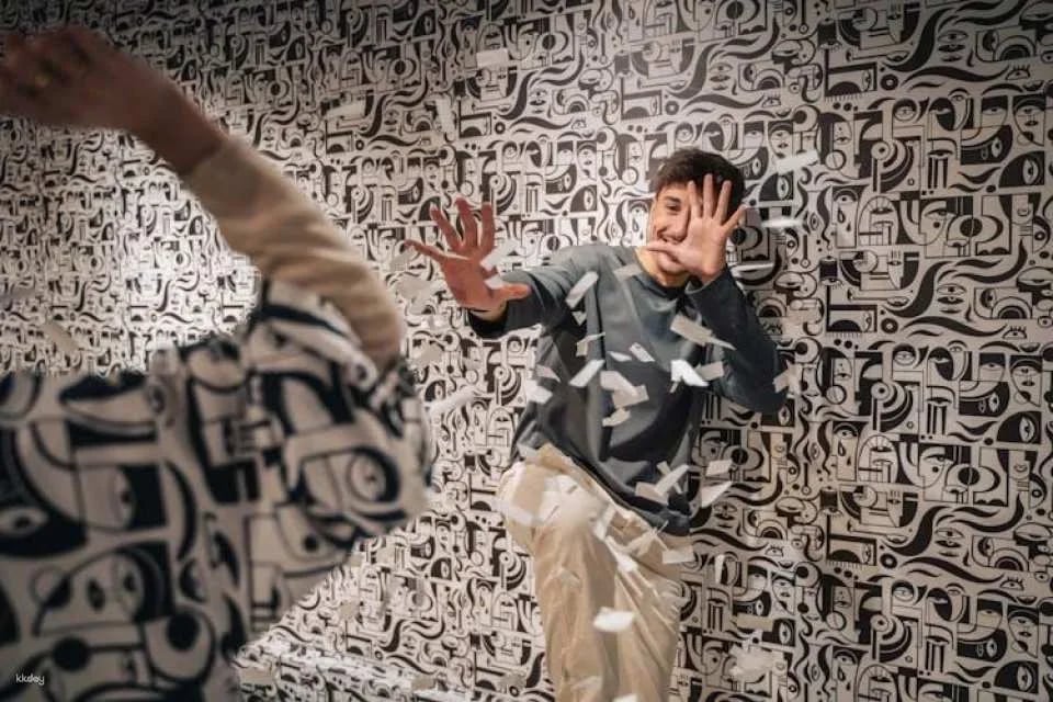IKONO Madrid immersive experience