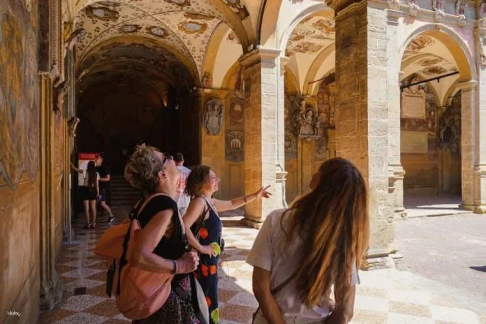 Archiginnasio guided tour and wine tasting