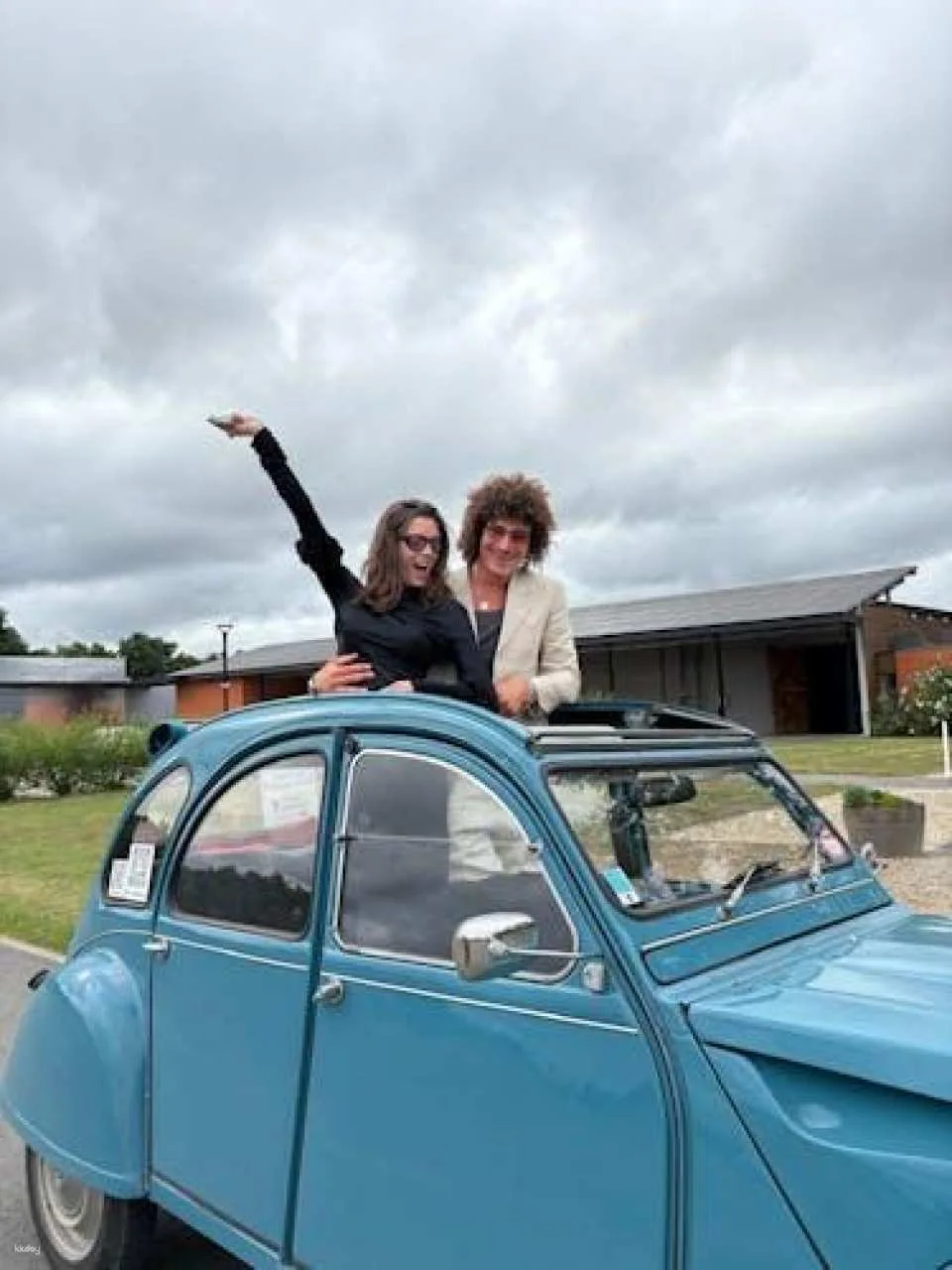 Pomerol and Saint Emilion private wine tour in a Citroën 2CV