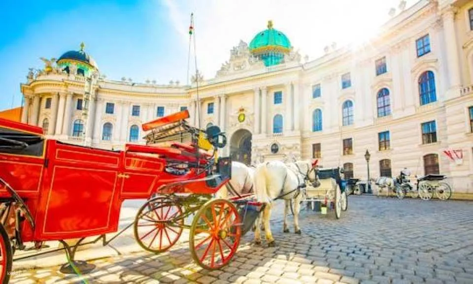 Skip-the-Line Sisi Museum, Hofburg and Gardens Tour Vienna in French
