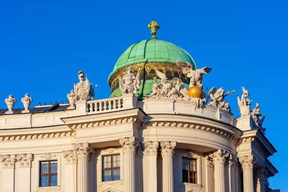 Skip-the-Line Sisi Museum, Hofburg and Gardens Tour Vienna in French