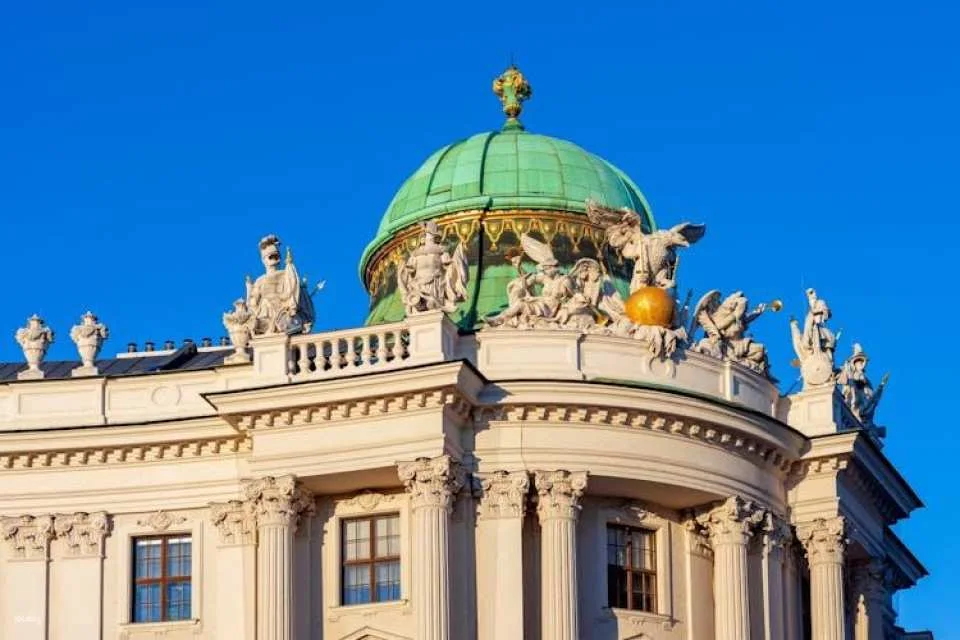 Skip-the-Line Sisi Museum, Hofburg and Gardens Tour Vienna in French
