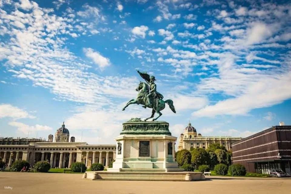 Skip-the-Line Sisi Museum, Hofburg and Gardens Tour Vienna in French