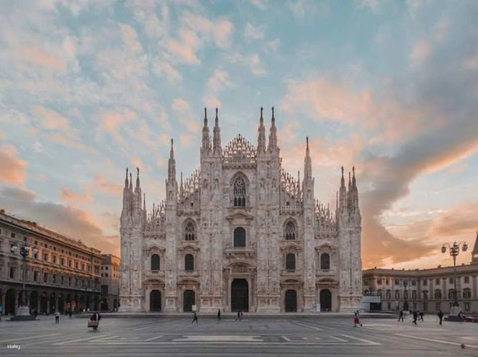 Milan Night Tour by Open Bus
