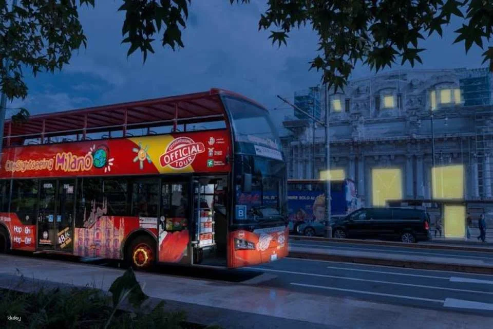 Milan Night Tour by Open Bus