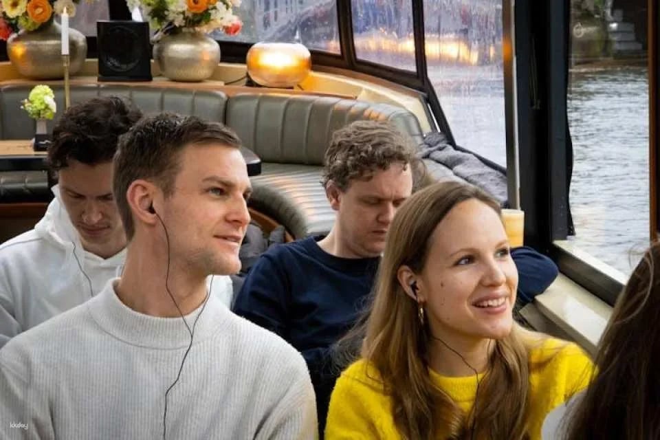 Amsterdam canal cruise with historic VR experience