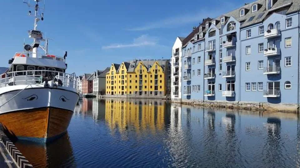 Self-guided tour of Norway's coastal cities with GPS audio guide