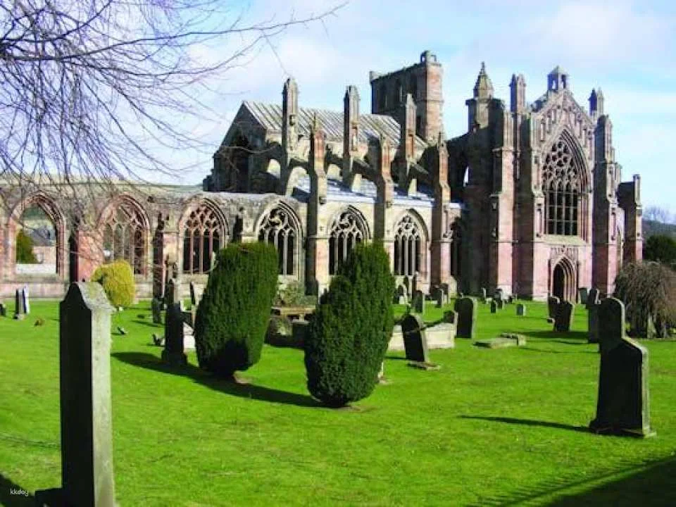 Rosslyn Chapel and Scottish Borders small-group day tour (611844)