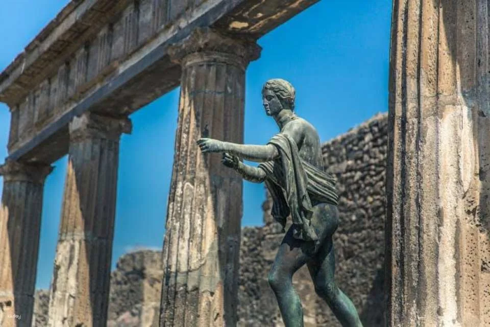 Skip the line Pompeii guided tour from Naples