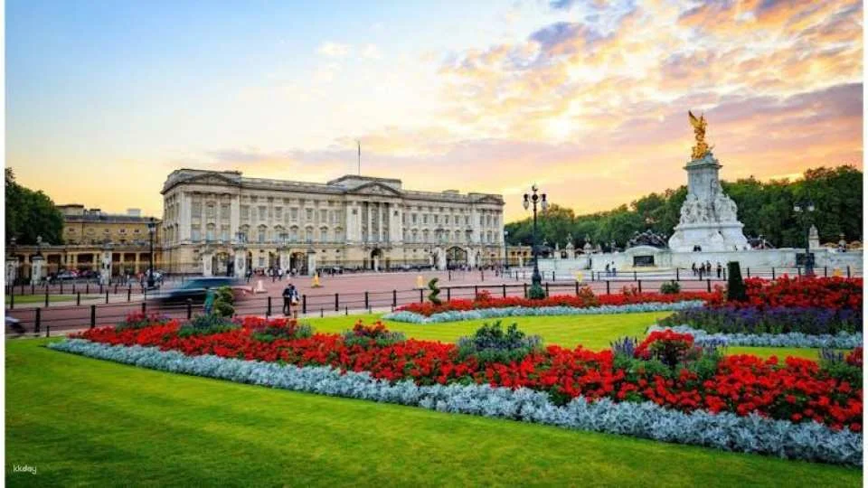 Royal London tour with Changing of Guard and optional river cruise