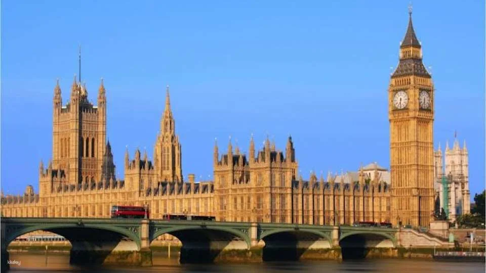 Royal London tour with Changing of Guard and optional river cruise