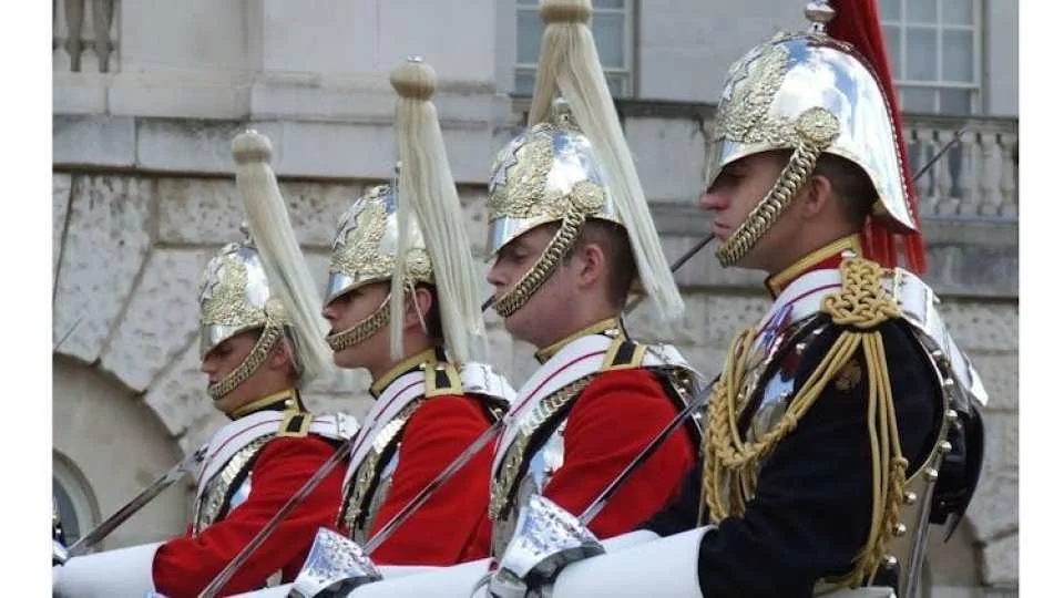 Royal London tour with Changing of Guard and optional river cruise