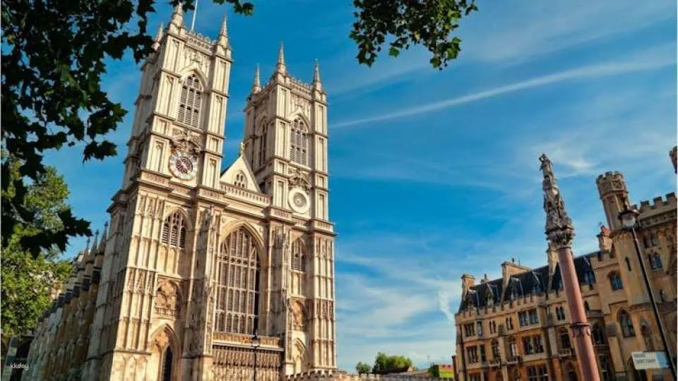 Royal London tour with Changing of Guard and optional river cruise