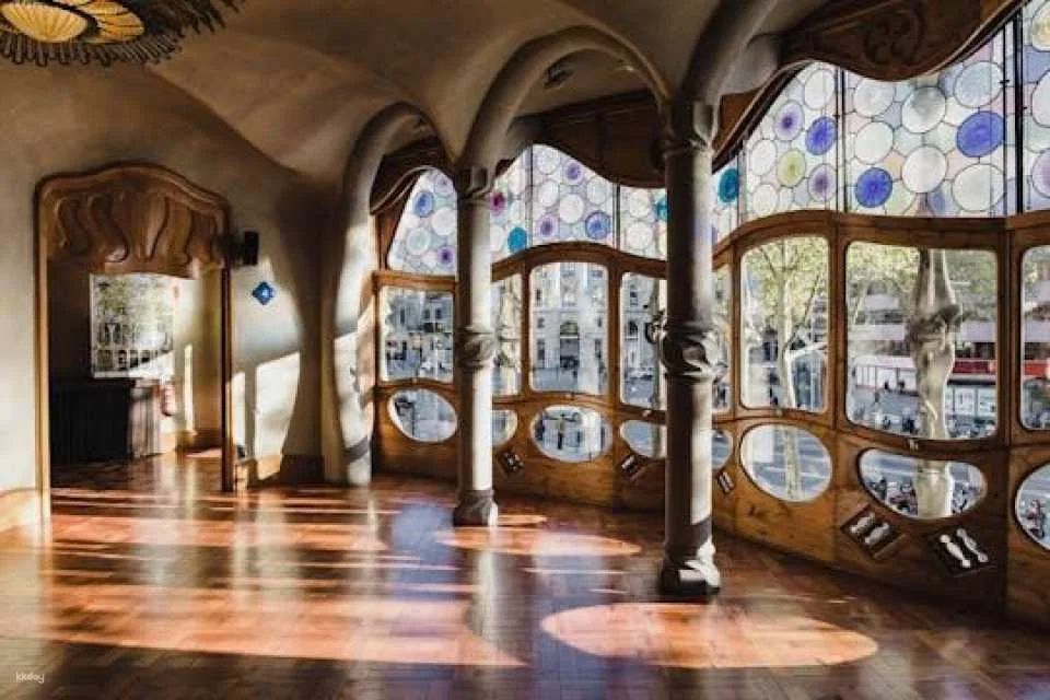 Complete Gaudí tour with Park Güell, Casa Batlló and Sagrada Familia (611965)