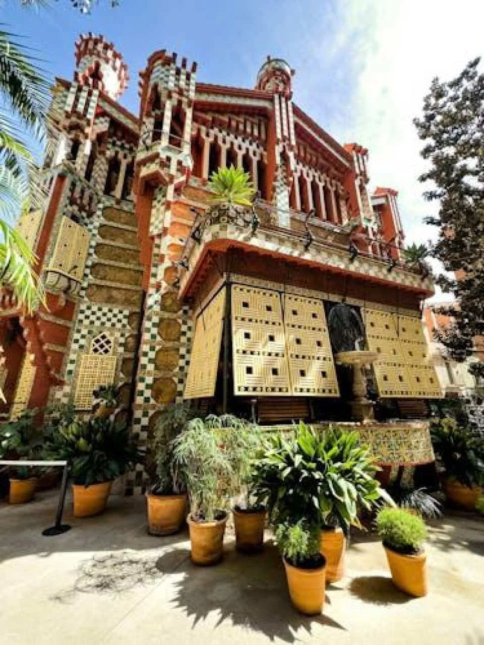 Complete Gaudí tour with Park Güell, Casa Batlló and Sagrada Familia