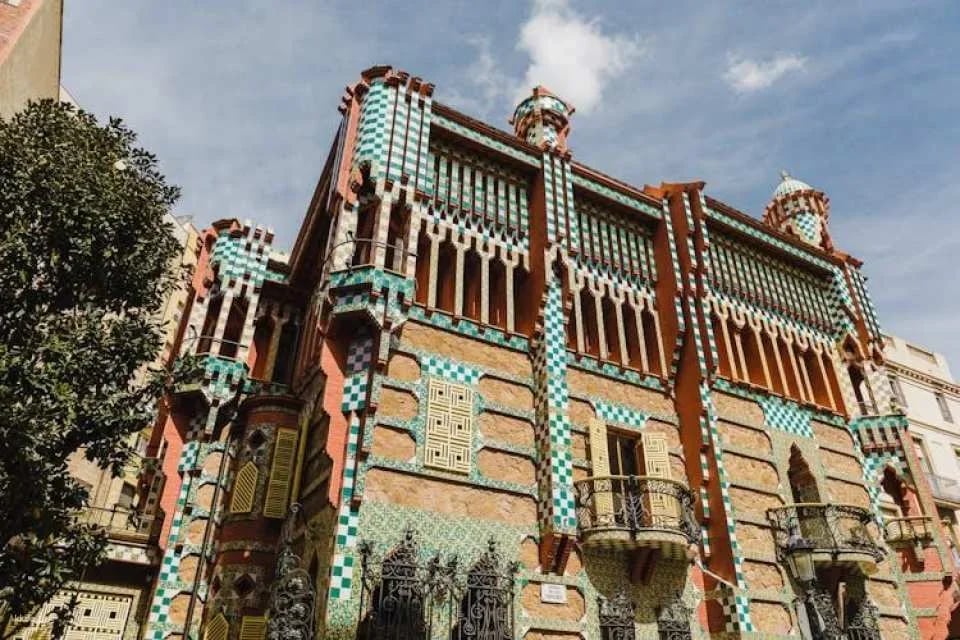 Complete Gaudí tour with Park Güell, Casa Batlló and Sagrada Familia