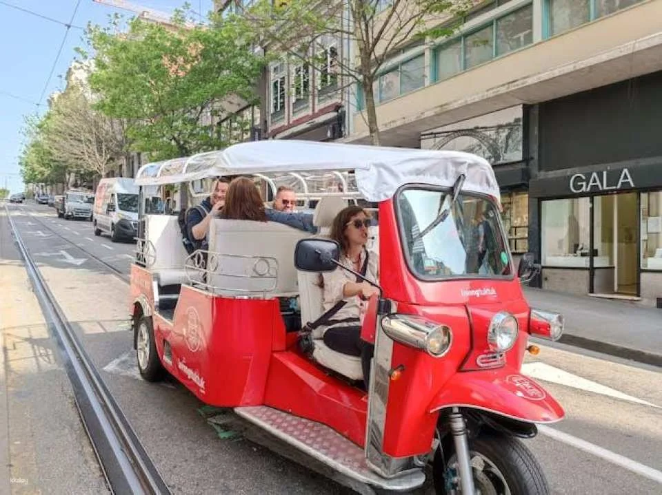 Porto city highlights tour on a tuk-tuk