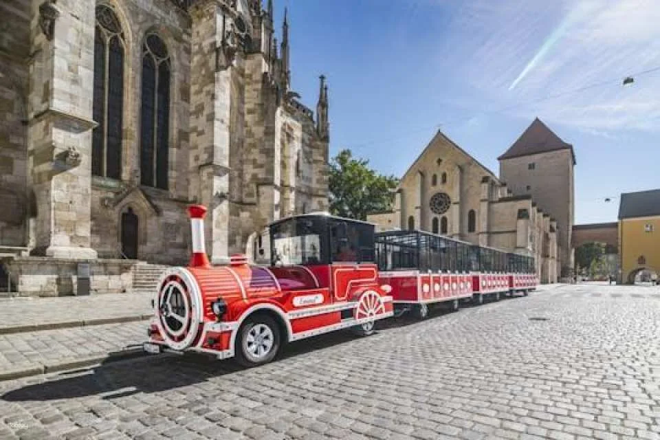 Regensburg City Tour with the Bimmelbahn Departure from Cathedral Square (612102)