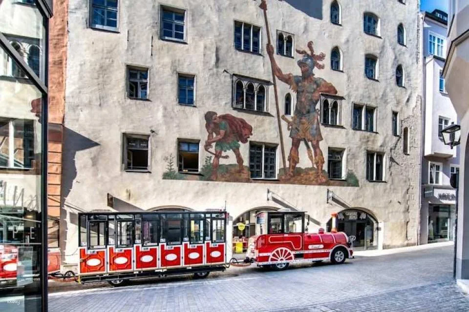 Regensburg City Tour with the Bimmelbahn Departure from Cathedral Square