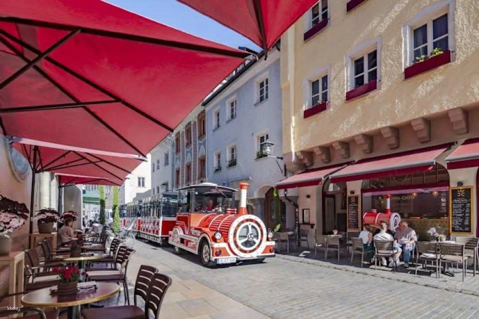 Regensburg City Tour with the Bimmelbahn Departure from Cathedral Square