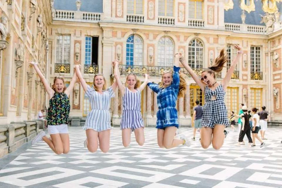 Versailles full-day bike tour with gardens and picnic stop