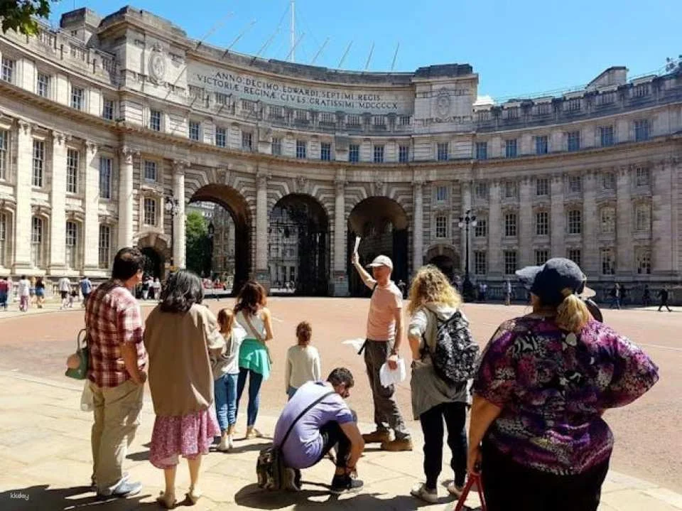 London Walking Tour with Entrance Ticket to The London Dungeon