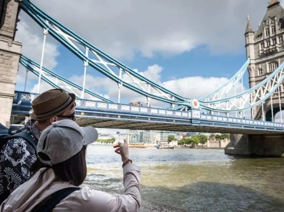 London Walking Tour with Entrance Ticket to The London Dungeon