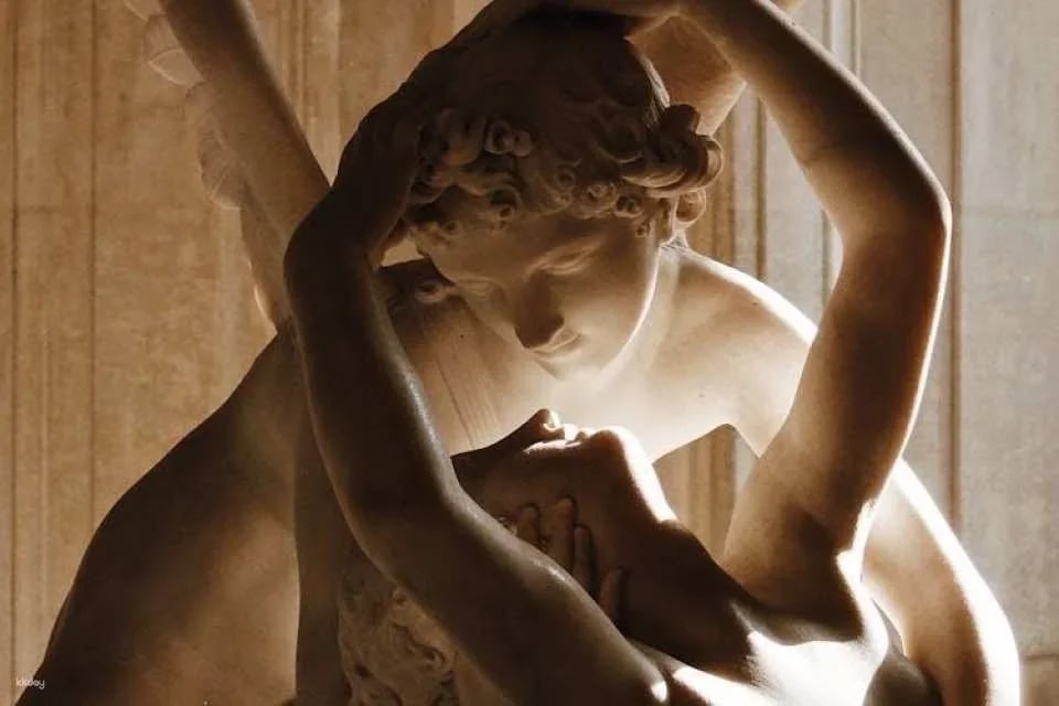 Louvre Museum Private Guided Tour with Reserved Entry