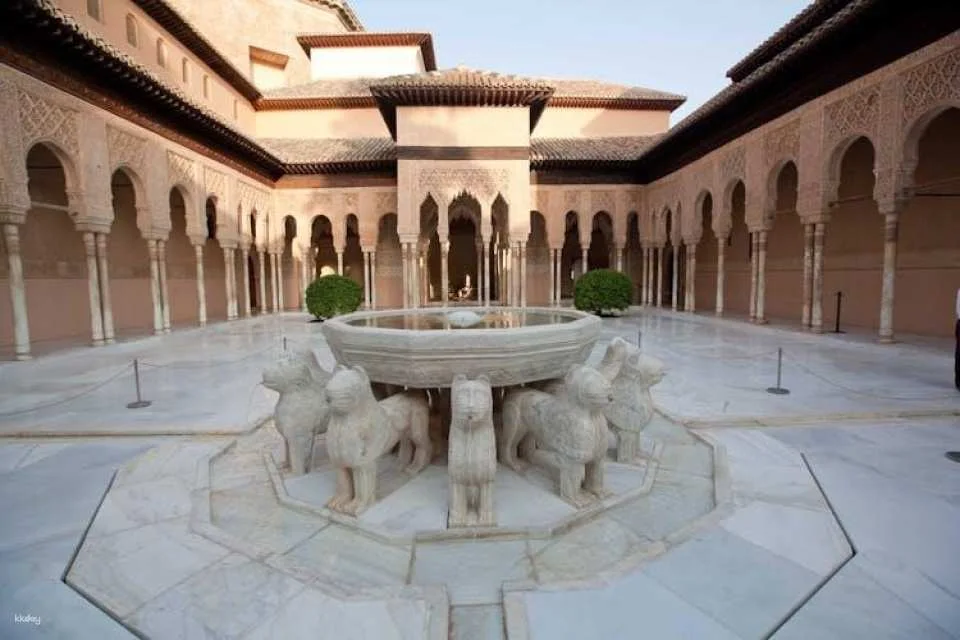 Alhambra Guided Tour with Entry to Arab Baths in Granada