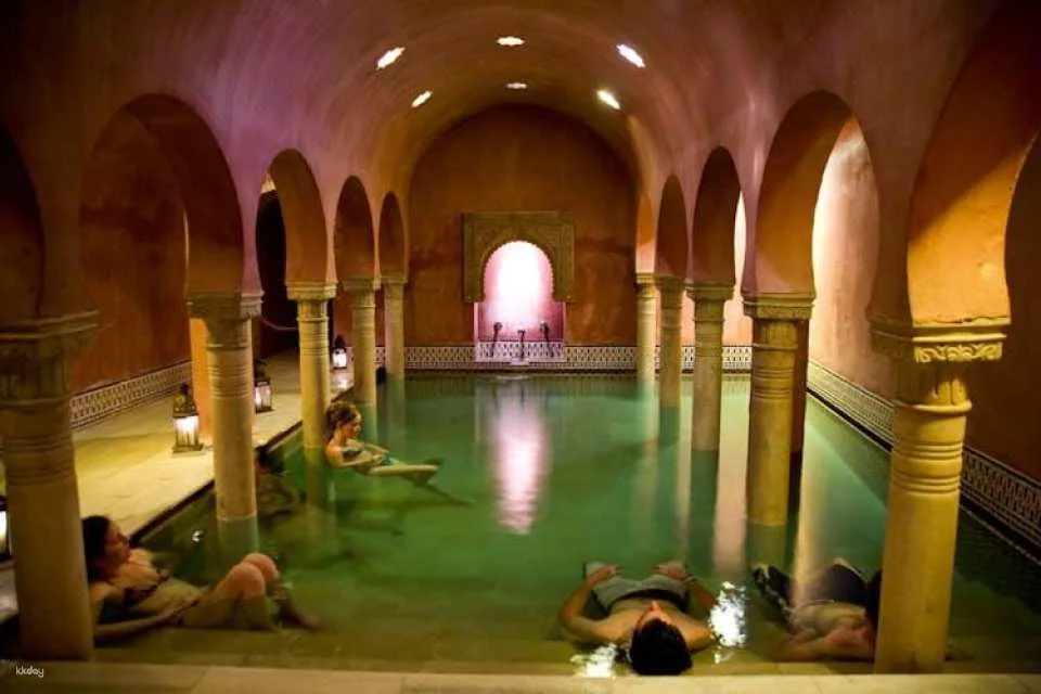 Alhambra Guided Tour with Entry to Arab Baths in Granada