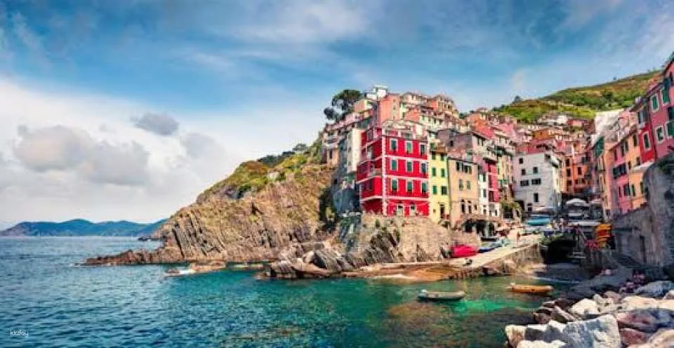 Vertical vineyards tour in Riomaggiore with wine tasting