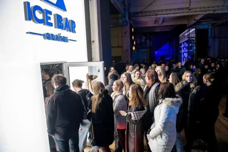 Gdańsk ice bar experience with cocktails and games