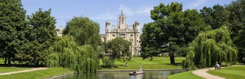Take in Cambridge Colleges classic sights on a self-guided audio tour