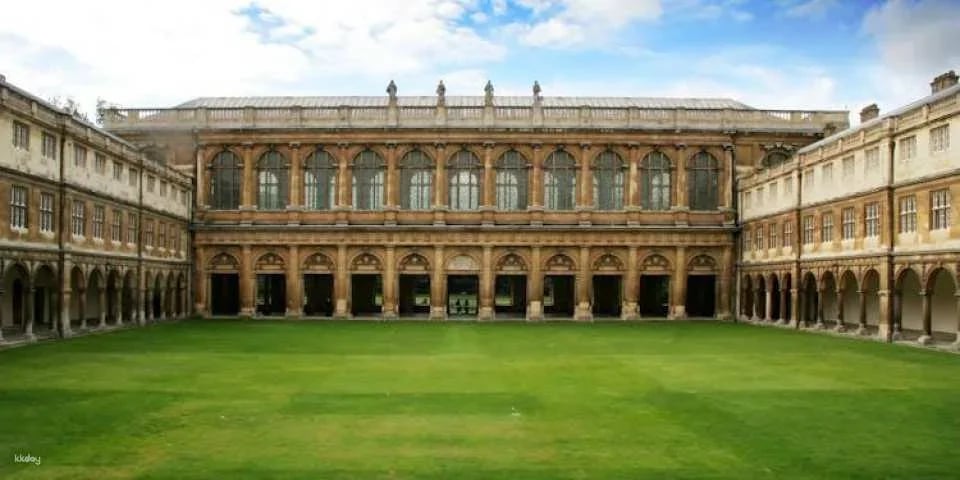 Take in Cambridge Colleges classic sights on a self-guided audio tour
