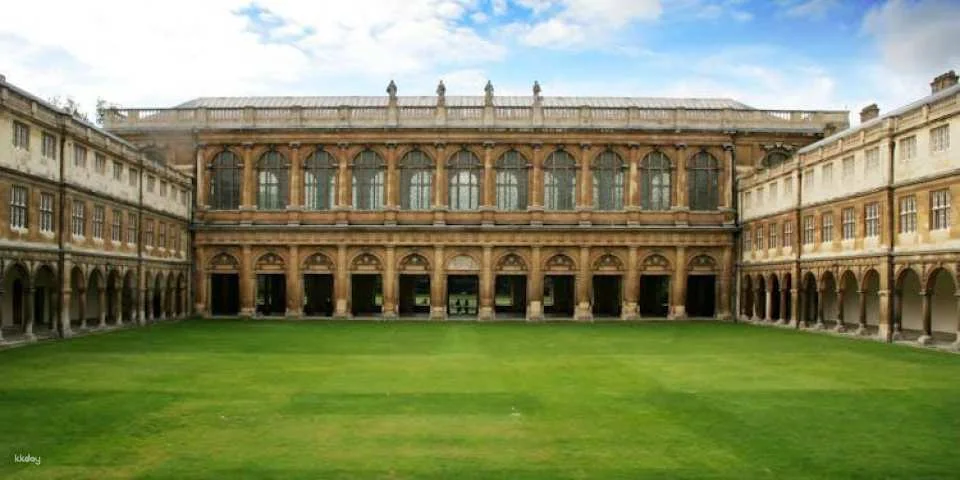 Take in Cambridge Colleges classic sights on a self-guided audio tour