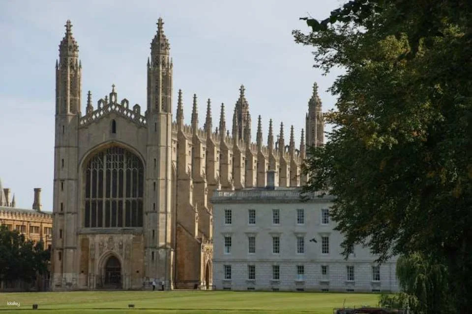 Take in Cambridge Colleges classic sights on a self-guided audio tour