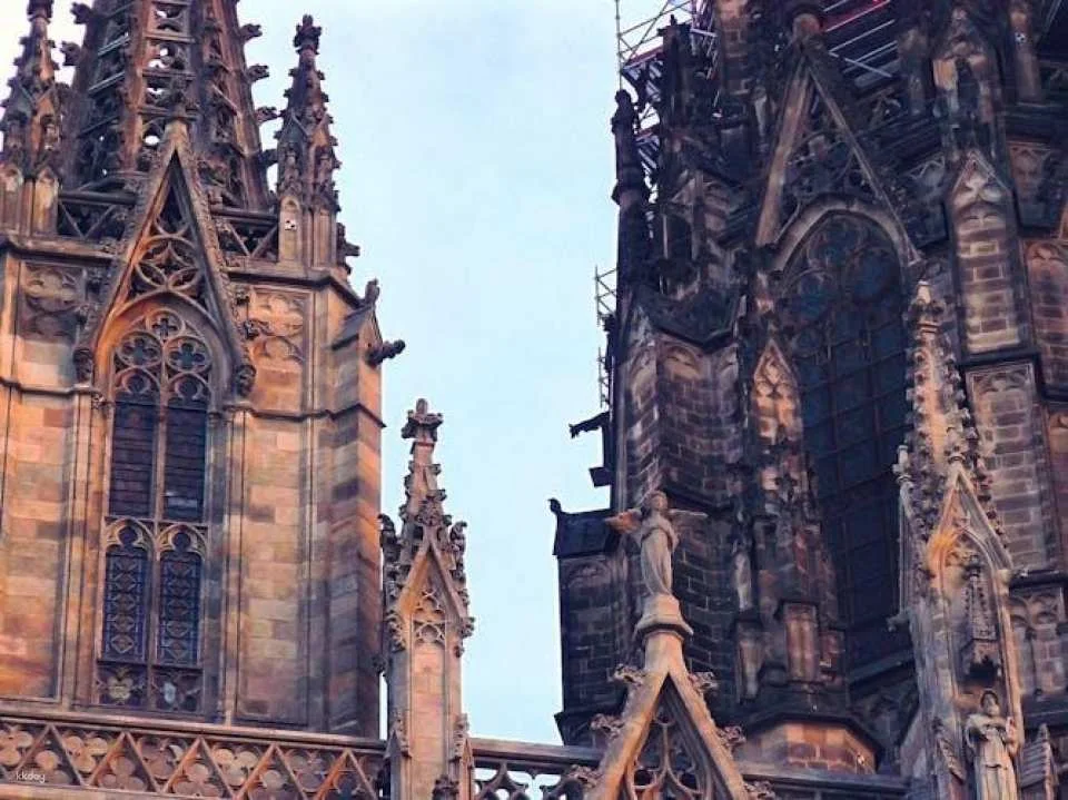Sagrada Familia Fast-Track Tickets and Guided Tour