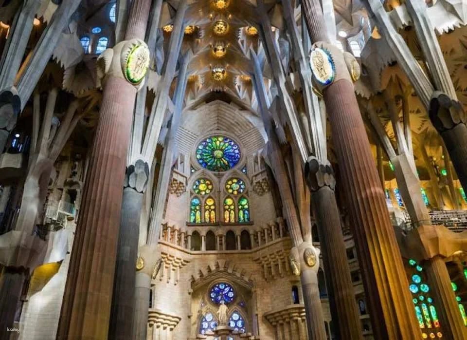 Sagrada Familia Fast-Track Tickets and Guided Tour