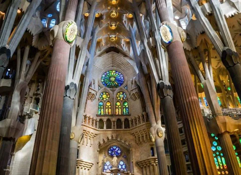 Sagrada Familia Fast-Track Tickets and Guided Tour